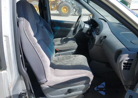 2000 Chrysler Voyager z USA, uszkodzony, nr VIN 2C4GJ2535YR893875